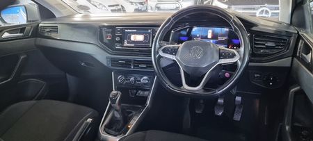 2022-Volkswagen-Polo-10-TSI-Life_2