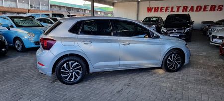 2022-Volkswagen-Polo-10-TSI-Life_8