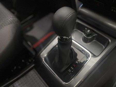 2026-Mahindra-Pik-Up-22-mHawk-S6-Karoo-Auto-Double-Cab_15