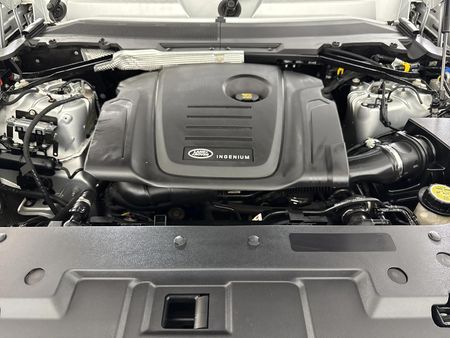 2020-Land-Rover-Defender-110-D240-SE-177kW_15