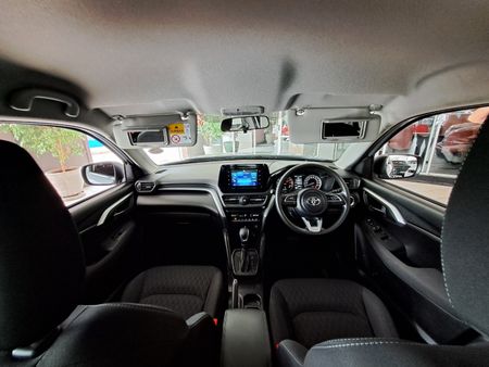 2024-Toyota-Urban-Cruiser-15-XR-Auto_9