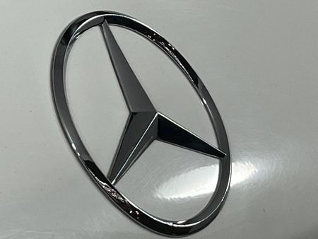 2016-Mercedes-Benz-GLC-250d_11