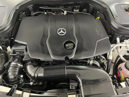 2016-Mercedes-Benz-GLC-250d_13