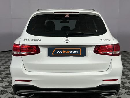 2016-Mercedes-Benz-GLC-250d_18