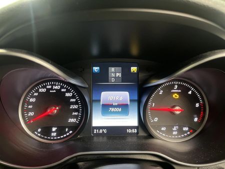 2016-Mercedes-Benz-GLC-250d_2