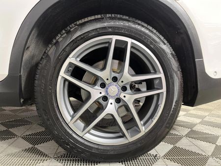 2016-Mercedes-Benz-GLC-250d_6