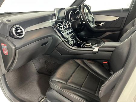 2016-Mercedes-Benz-GLC-250d_8