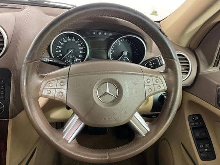 2009-Mercedes-Benz-GL-320-CDI_11
