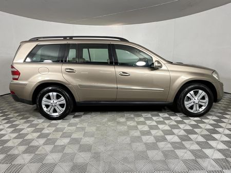 2009-Mercedes-Benz-GL-320-CDI_16