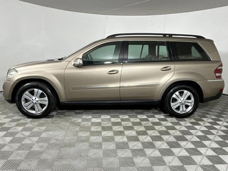 2009-Mercedes-Benz-GL-320-CDI_18