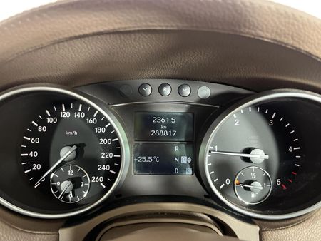 2009-Mercedes-Benz-GL-320-CDI_2