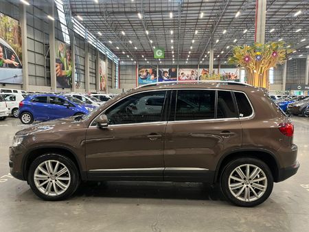 2014-Volkswagen-Tiguan-20-TDI-Sport-Style-4Motion-Auto_4