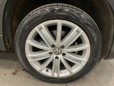 2014-Volkswagen-Tiguan-20-TDI-Sport-Style-4Motion-Auto_8