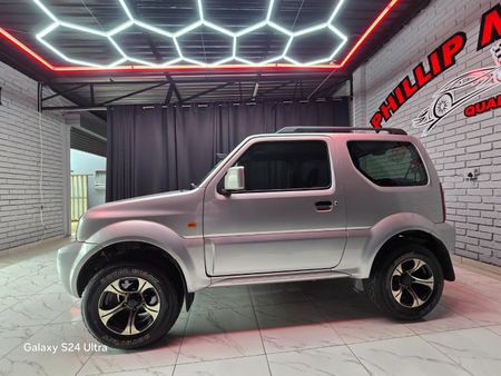 2011-Suzuki-Jimny-13_10