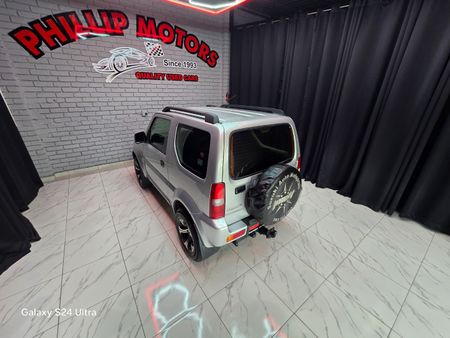 2011-Suzuki-Jimny-13_12