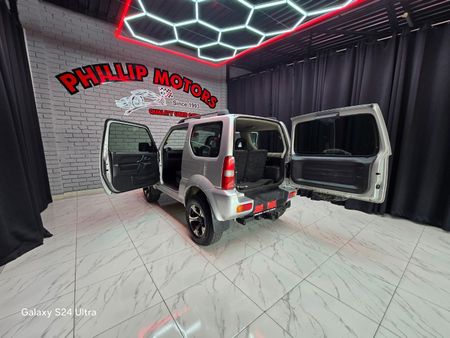 2011-Suzuki-Jimny-13_13