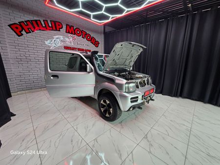 2011-Suzuki-Jimny-13_3