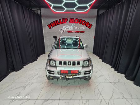 2011-Suzuki-Jimny-13_4