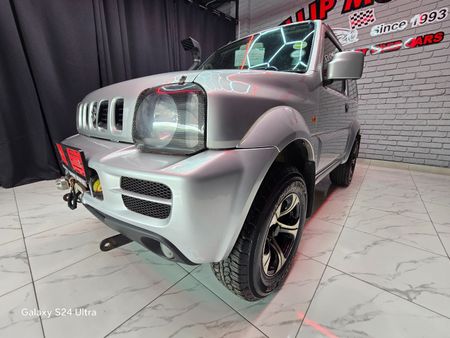 2011-Suzuki-Jimny-13_8