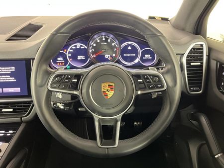 2022-Porsche-Cayenne-Platinum-Edition_11