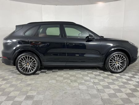 2022-Porsche-Cayenne-Platinum-Edition_16