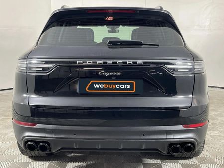 2022-Porsche-Cayenne-Platinum-Edition_17