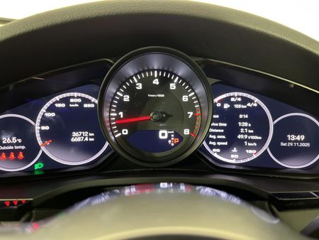 2022-Porsche-Cayenne-Platinum-Edition_2