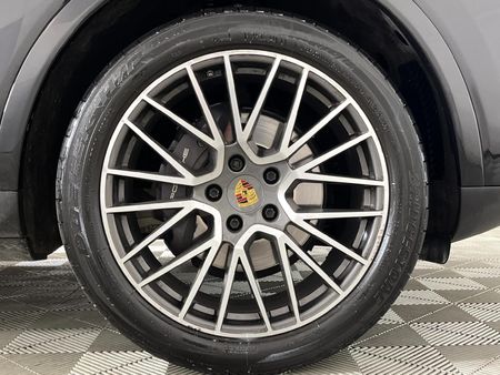 2022-Porsche-Cayenne-Platinum-Edition_5