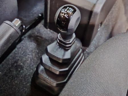 2022-Suzuki-Jimny-15-GLX-Auto_22