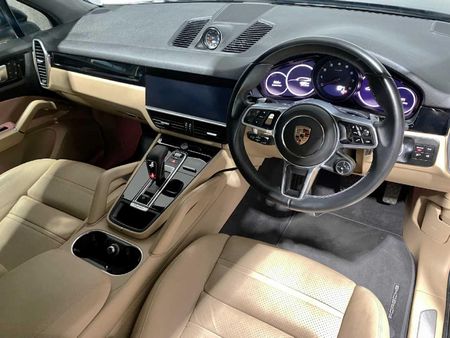 2022-Porsche-Cayenne-Auto_10
