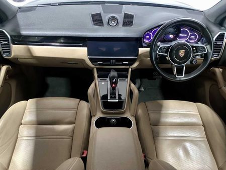 2022-Porsche-Cayenne-Auto_13