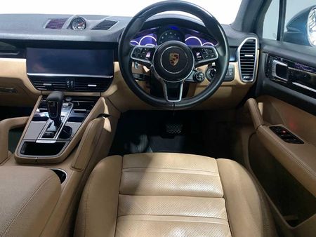 2022-Porsche-Cayenne-Auto_16