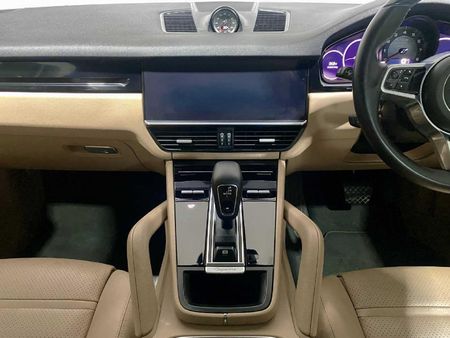 2022-Porsche-Cayenne-Auto_17