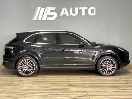 2022-Porsche-Cayenne-Auto_3