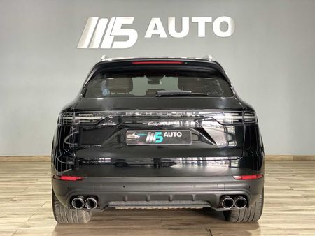 2022-Porsche-Cayenne-Auto_4