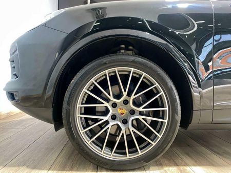 2022-Porsche-Cayenne-Auto_5