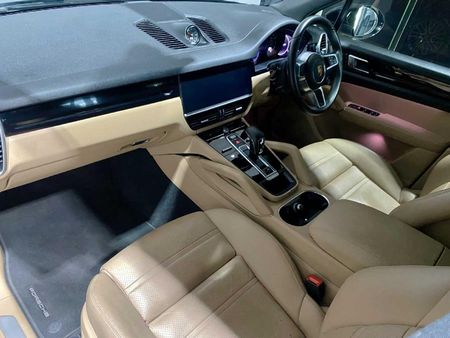 2022-Porsche-Cayenne-Auto_6