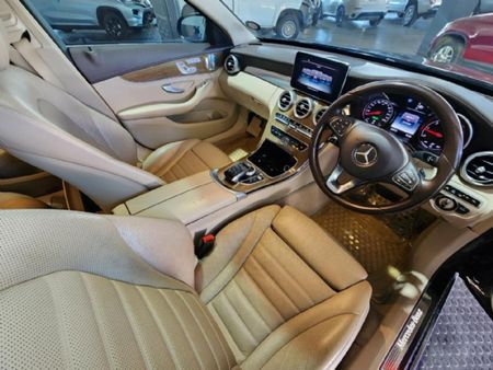 2015-Mercedes-Benz-C-Class-C-250-Bluetec-Avantgarde-Auto_9