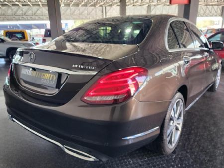 2015-Mercedes-Benz-C-Class-C-250-Bluetec-Avantgarde-Auto_4