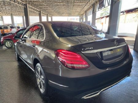 2015-Mercedes-Benz-C-Class-C-250-Bluetec-Avantgarde-Auto_6