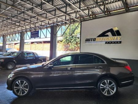 2015-Mercedes-Benz-C-Class-C-250-Bluetec-Avantgarde-Auto_7