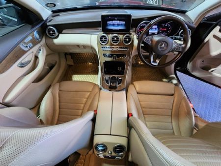 2015-Mercedes-Benz-C-Class-C-250-Bluetec-Avantgarde-Auto_8