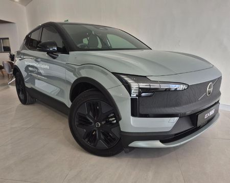 2026-Volvo-EX30-Cross-Country_0