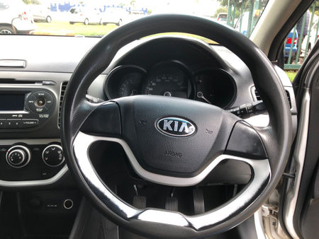 2014-Kia-Picanto-10-LX_11