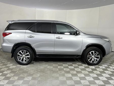 2017-Toyota-Fortuner-28-GD-6-Raised-Body_16