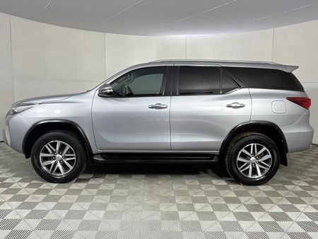 2017-Toyota-Fortuner-28-GD-6-Raised-Body_18