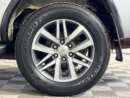 2017-Toyota-Fortuner-28-GD-6-Raised-Body_6