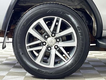 2017-Toyota-Fortuner-28-GD-6-Raised-Body_7