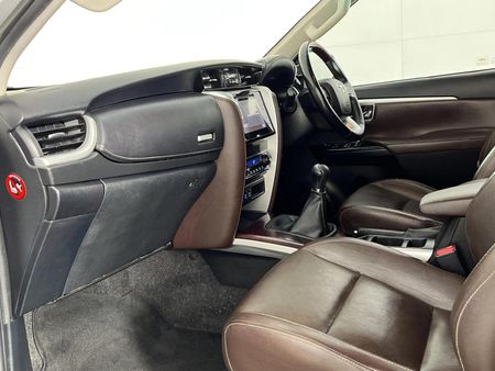 2017-Toyota-Fortuner-28-GD-6-Raised-Body_8