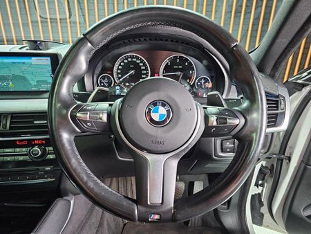 2016-BMW-X6-M50d_10